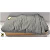 Image 1 : NEW TWIN SIZED QUILT 66"X66"