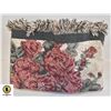 Image 1 : VINTAGE TAPESTRY ROSE GARDEN BLANKET