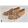 Image 1 : NEW SIZE 6 LEOPARD PLATFORM SLIDES