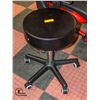 Image 1 : NEWLY BUILT MASTER MASSAGE DELUXE ROLLING STOOL