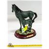 Image 1 : ESTATE RUBYS COLLECTION MARE & FOAL STATUE