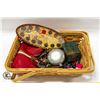 Image 1 : BASKET WITH VINTAGE BUTTON EARRINGS AND MORE