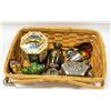 Image 1 : BASKET WITH ORIENTAL COLLECTIBLES