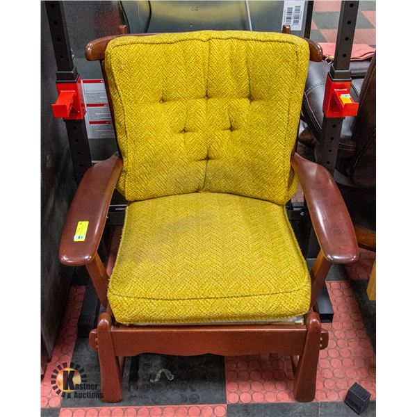 VINTAGE MAPLE ARM CHAIR