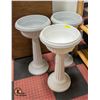 Image 1 : 3 PEDESTAL FLOWER PLANTERS 2 GREY 1 WHITE