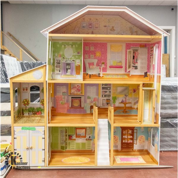 KIDCRAFT DOLLHOUSE W/FLAT OF ACCESSORIES &