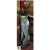 Image 1 : MIZUNO GOLF BAG W/ 7 PIECE NORTHWESTERN GOLF