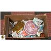 Image 1 : BOX OF PORCELAIN COLLECTIBLES