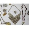 Image 2 : Assorted Pieces of Costume Jewelry (necklaces & chains)