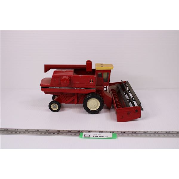 ERTL International Harvester Combine