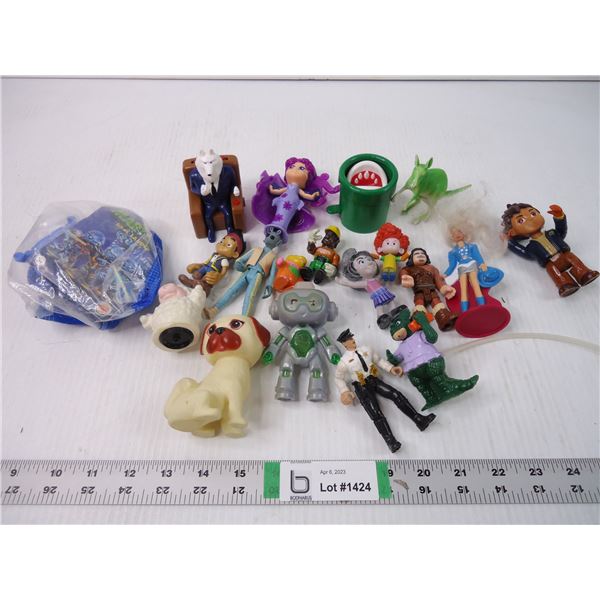 Lot of Assorted Plastic Figures