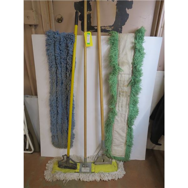 *Dust Mop - (2) Mop Handles (2) Mop Heads ( 52")