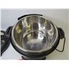 Image 3 : Instant Pot Mini Pressure Cooker (powers on)