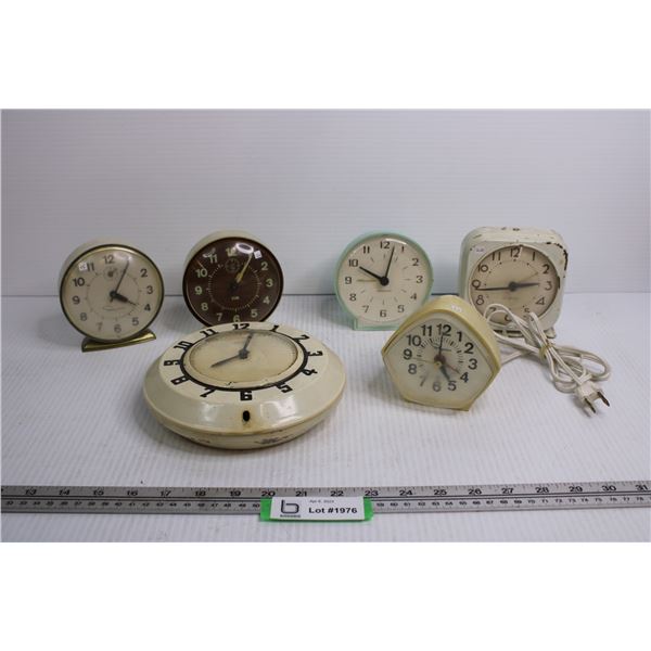 (6) Vintage alarm Clocks