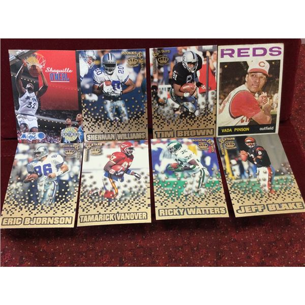 A Bag of 8 Vintage Baseball Cards