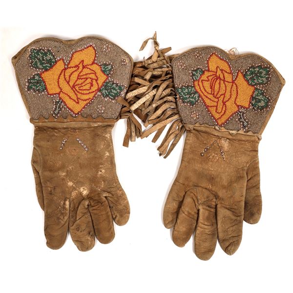 Beaded Buckskin Gauntlets [162754]