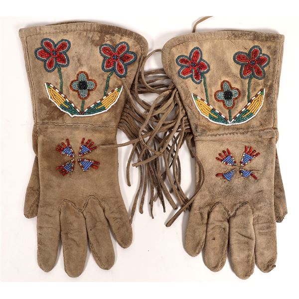 Beaded Buckskin Gauntlets [162759]