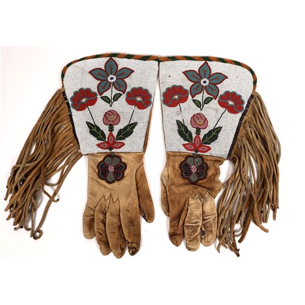 Beaded Buckskin Gauntlets [162765]