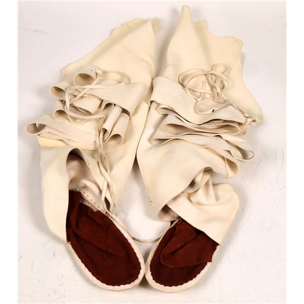 Navajo Buckskin Moccasins with Leggings  [161797]