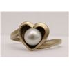 Image 2 : 10K YELLOW GOLD HEART RING WITH PEARL ACCENT