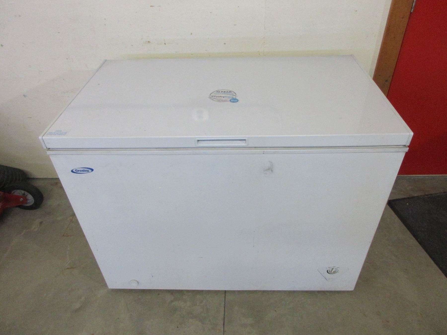 Crosley Chest Freezer 33"H X 44"W X 25"D Works