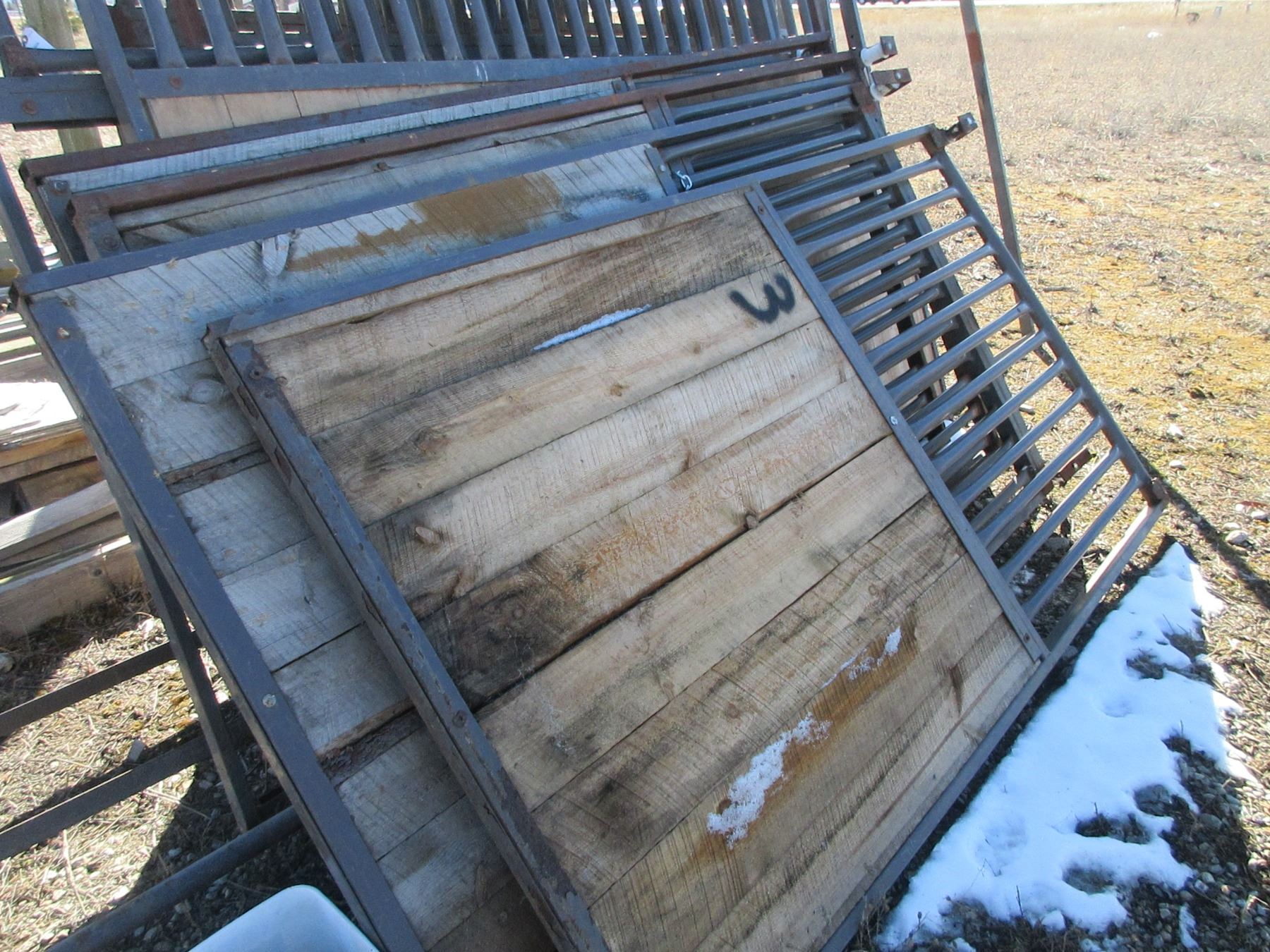 4 Heavy Duty Stall Panels 4 Heavy Duty Stall Doors On Rollers