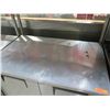 Image 7 : True TUC-48-HC Two-Section Reach-In Undercounter Refrigerator w/ Top Shelves