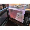 Image 2 : Carousel 700 Watt Microwave Oven