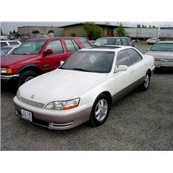 *92 LEXUS ES300 4DR EXMT.                                             