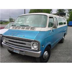 76 DODGE SPORTSMAN ROYAL EXMT.                                        