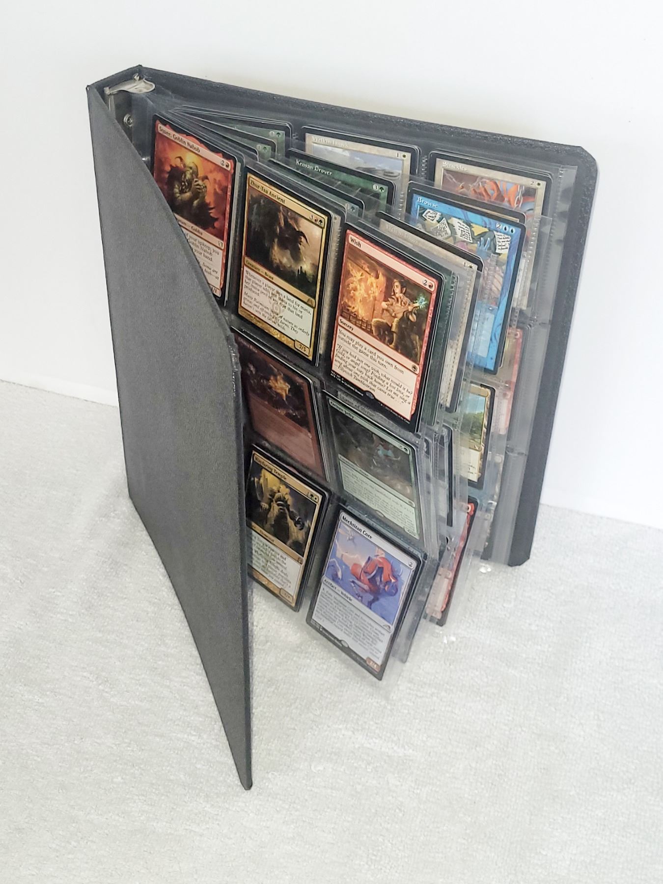 BINDER OF MAGIC THE GATHERING CARDS MTG