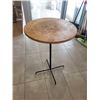Image 2 : OUTDOOR OR MUD ROOM UTILITY ROOM TABLE