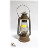 Image 1 : ANTIQUE BEACON KEROSENE LANTERN GLASS IS CRACKED