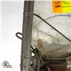 Image 2 : ANTIQUE BEACON KEROSENE LANTERN GLASS IS CRACKED