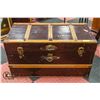 Image 1 : ANTIQUE STORAGE TRUNK