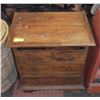 Image 1 : 3 DRAWER BEDSIDE DRESSER H-27" W-17" L-23.5"