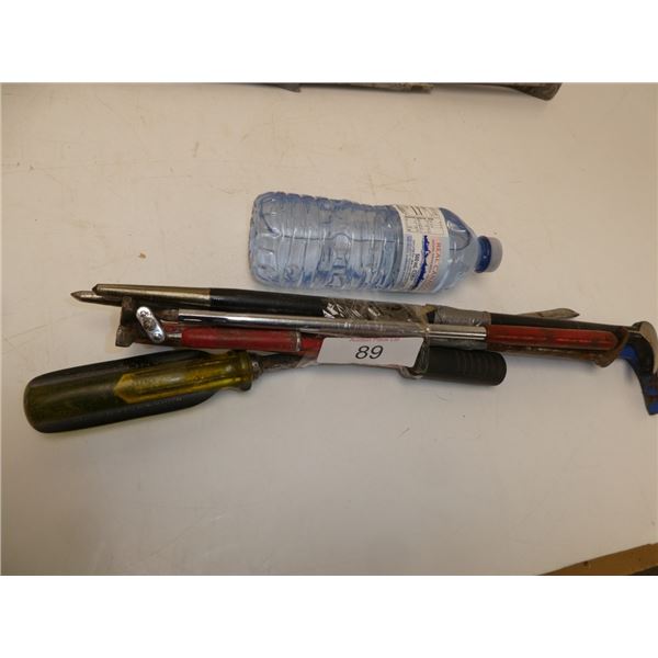 Misc pry bars/ nail puller etc