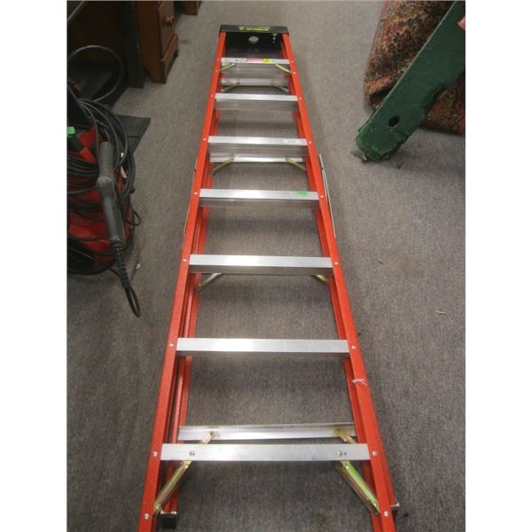Featherlite 8ft step ladder looks like new