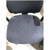 Image 2 : Rolling Upholstered Black Office Chair