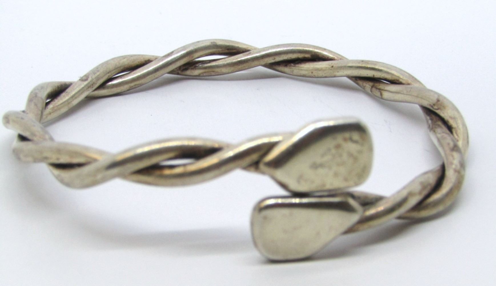 THICK STERLING BANGLE WITH BRAIDED ROPE DESIGN