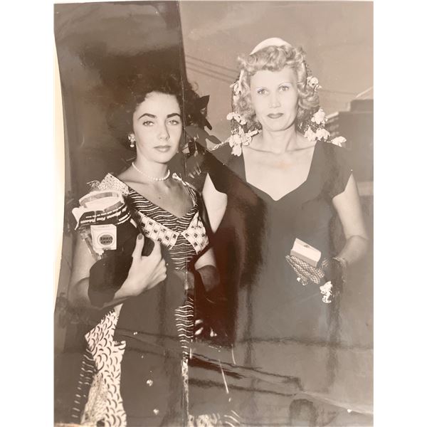 Elizabeth Taylor and May Mann original photo