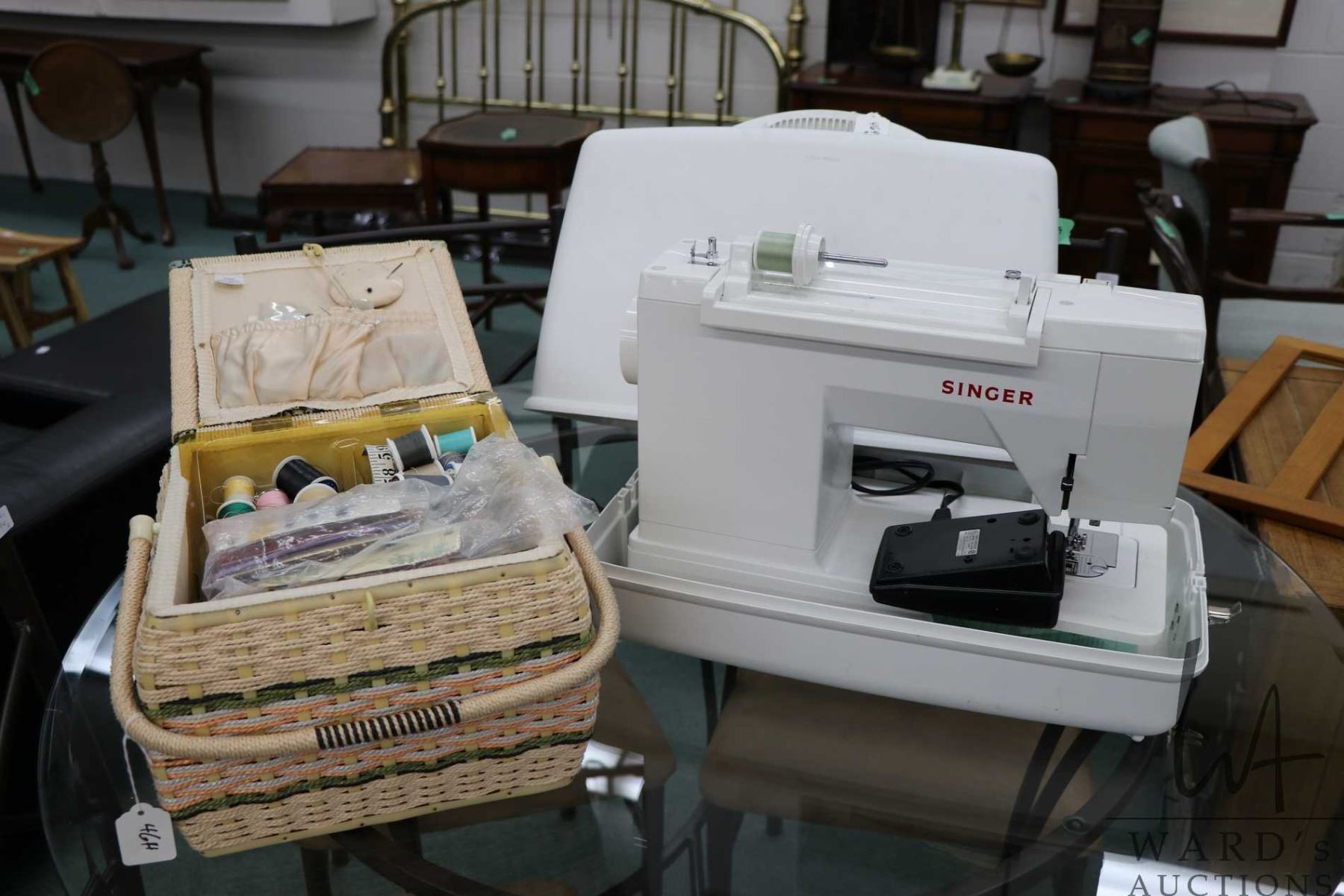 Singer Model 4622 Singer portable sewing machine model 4622A, working at time of ...