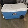 Image 2 : COLEMAN XTREME 5 ROLLING COOLER