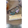 Image 2 : BOX OF TOOLS, TROUBLE LIGHT, HACKSAW
