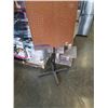Image 2 : PEGBOARD ON STAND