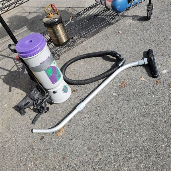 BACKPACK VACUUM WITH ECOLAB 1 GALLON SPRAYER
