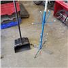 Image 2 : HOCKEY TREE AND GARBAGE SCOOP