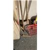 Image 2 : BUNDLE OF GARDEN TOOLS