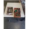 Image 1 : 3 TRAYS DECORATIVE STONES