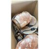 Image 2 : 4 SALT ROCK LAMPS